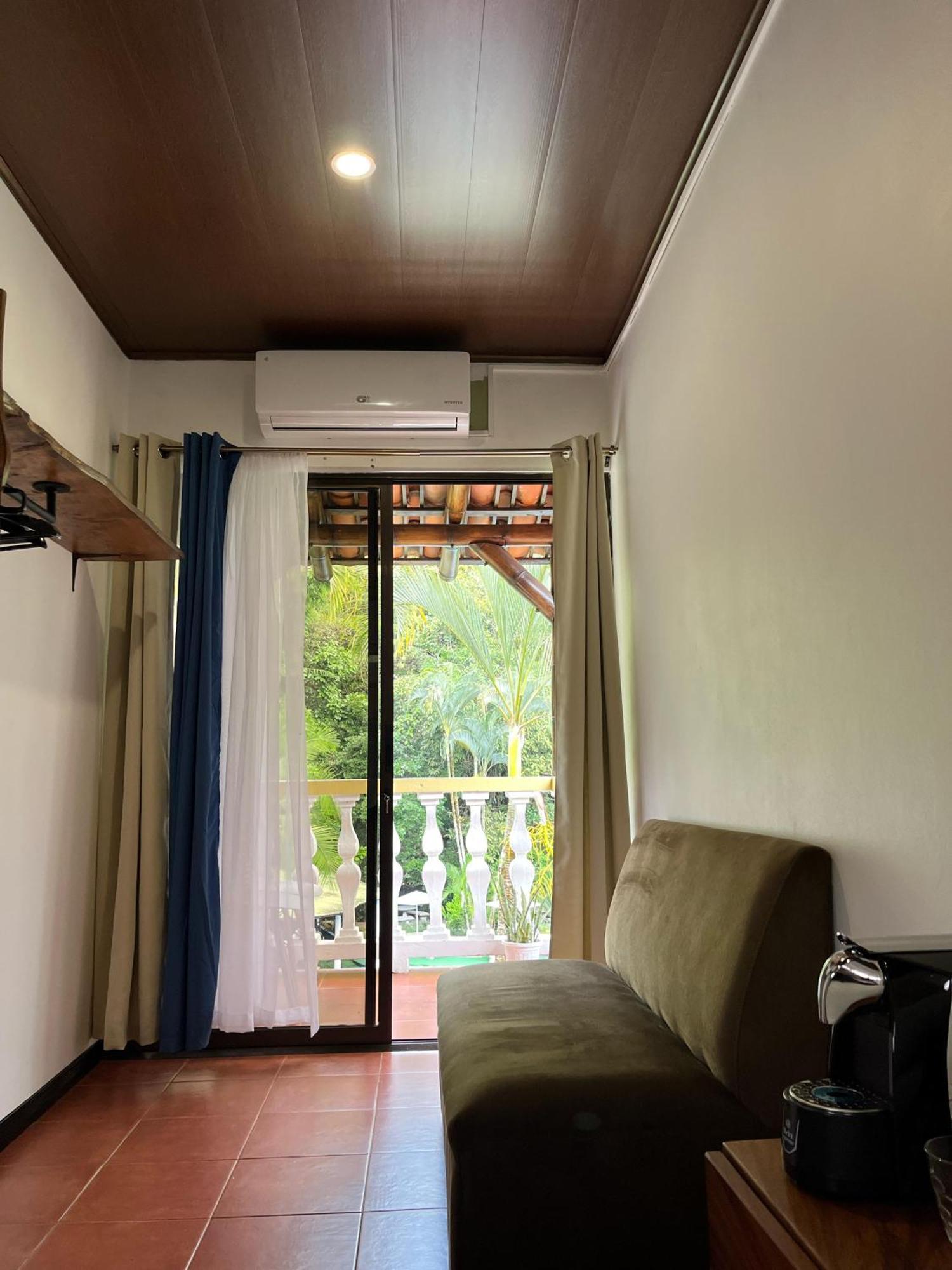 Hotel Y Restaurante El Paramo San Rafael  ภายนอก รูปภาพ